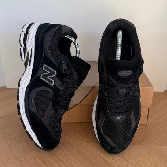 New Balance 2002 R Black/White Men Sneakers- SZ 9.5 D main image 6